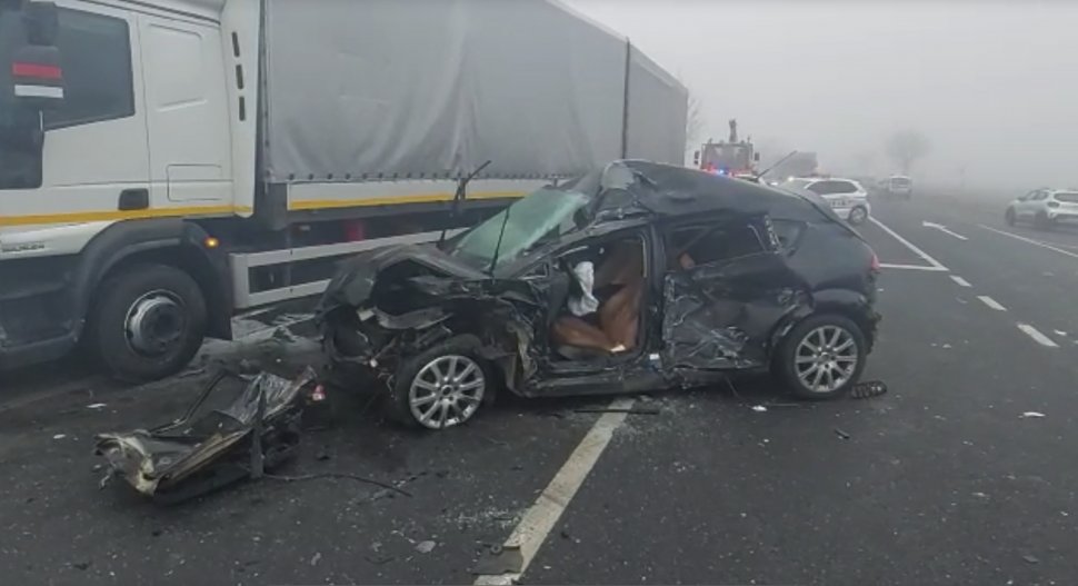 Accident rutier grav în județul Buzău. Două mașini și trei TIR-uri au intrat în coliziune – FOTO