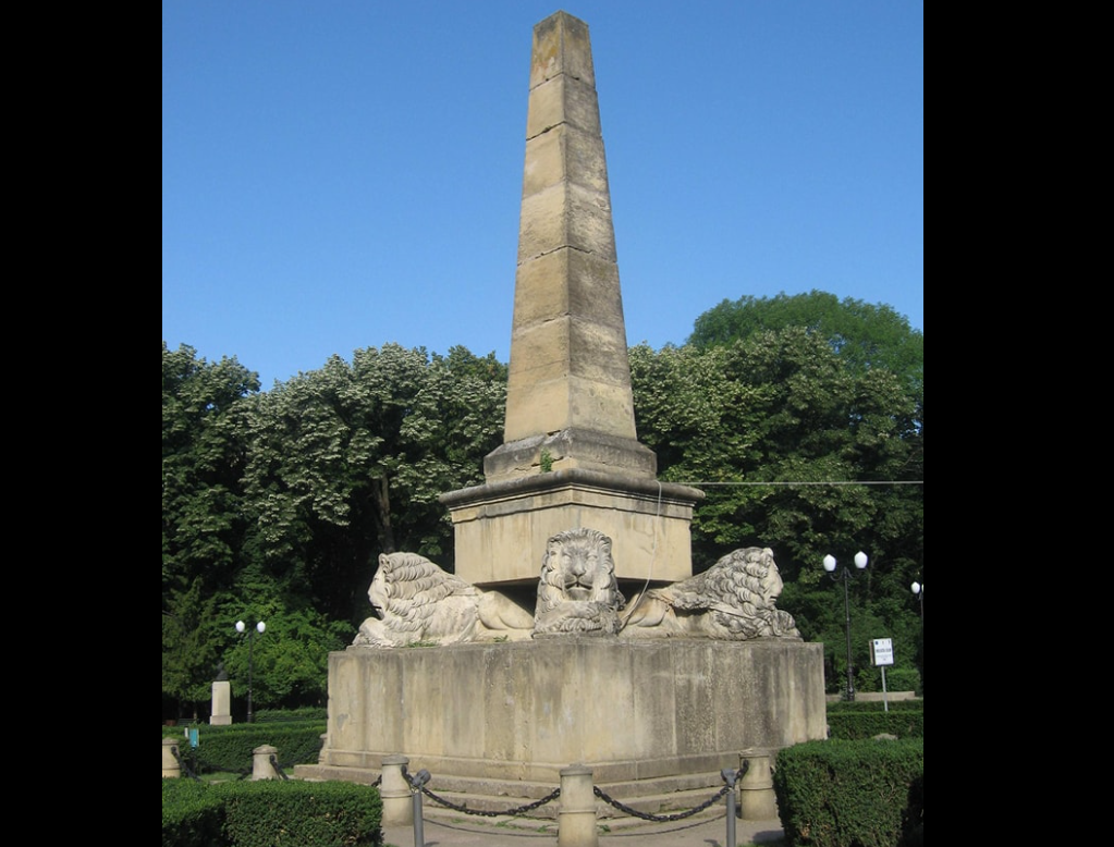 Se încep lucrările de reabilitare a Monumentului Regulamentului Organic -Obeliscul cu lei- din Parcul Copou