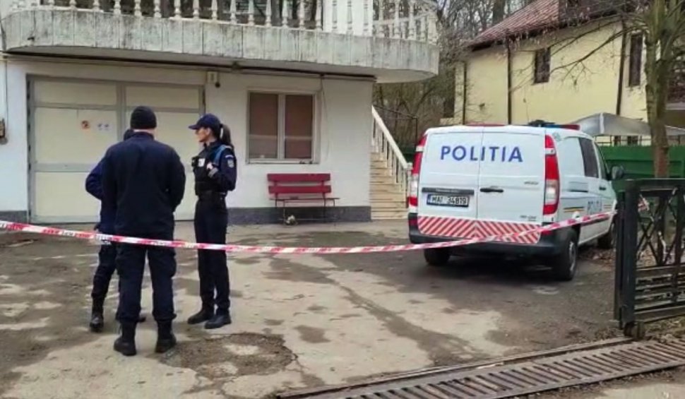 Un bărbat din Piteşti a fost găsit mort în casă, iar fiul de 16 ani este principalul suspect