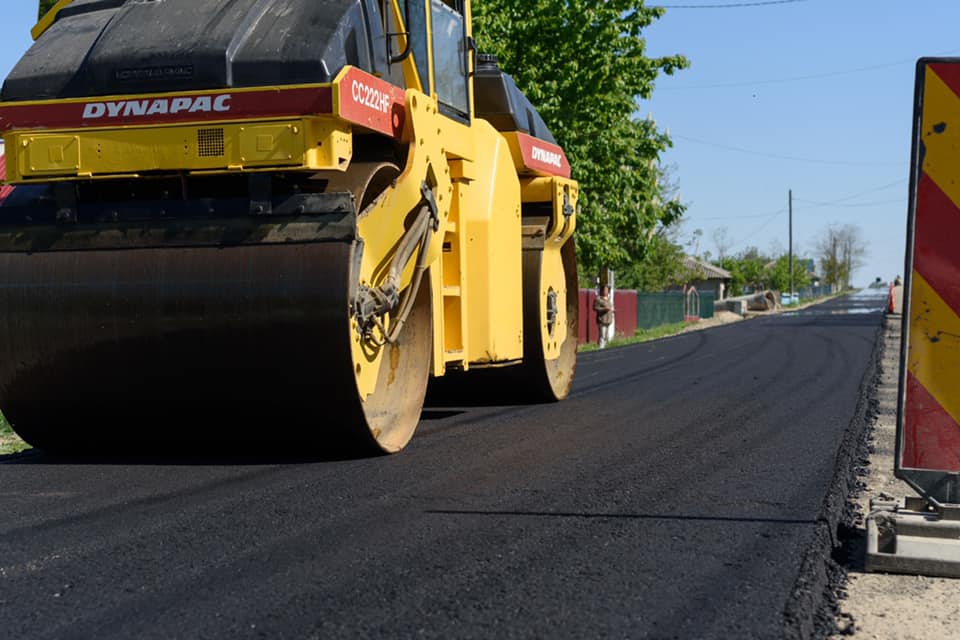 Procedură de licitație privind lucrările de reabilitare pe trei drumuri județene