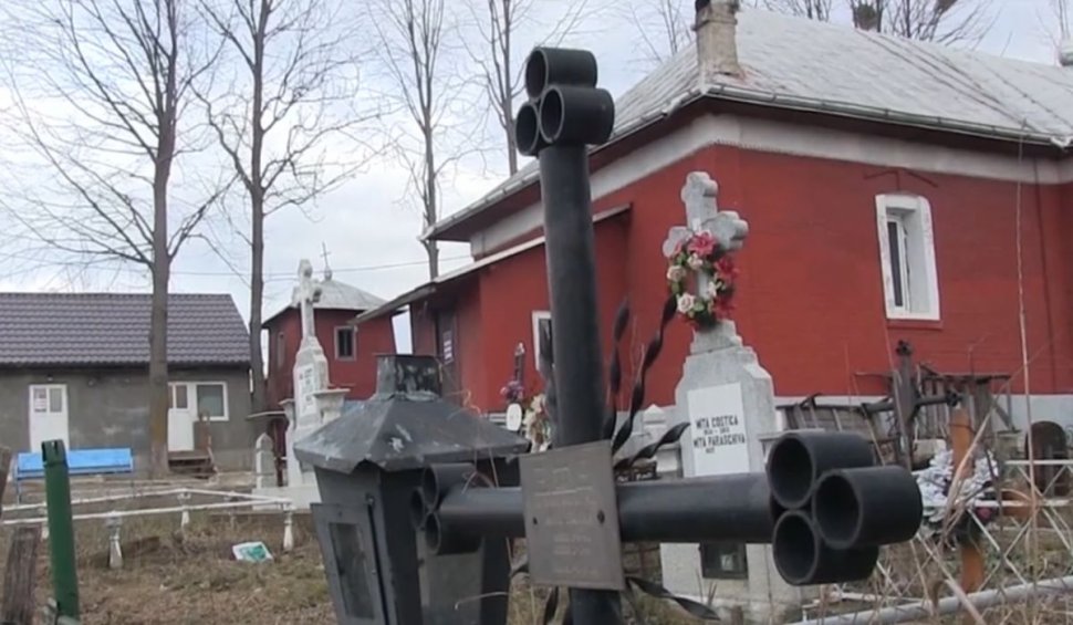 Elevii dintr-un sat din Vaslui, mutaţi să înveţe în cimitir: „N-am găsit altă soluţie”