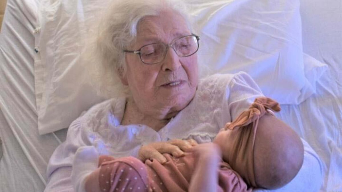 Această femeie a ajuns să aibă peste 230 de stră-strănepoți. Ajunsă la vârsta de 98 de ani, ea s-a căsătorit la 16 ani