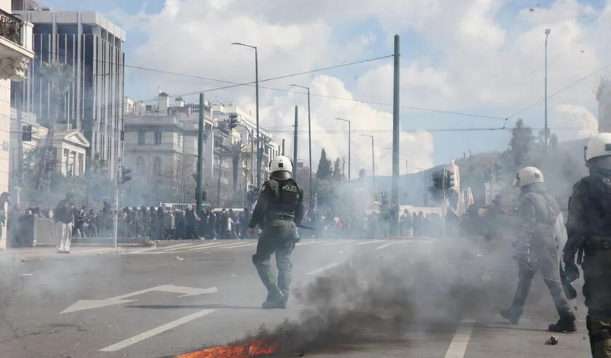 Ciocniri între poliție și un grup de protestatri în Grecia după accidentul feroviar