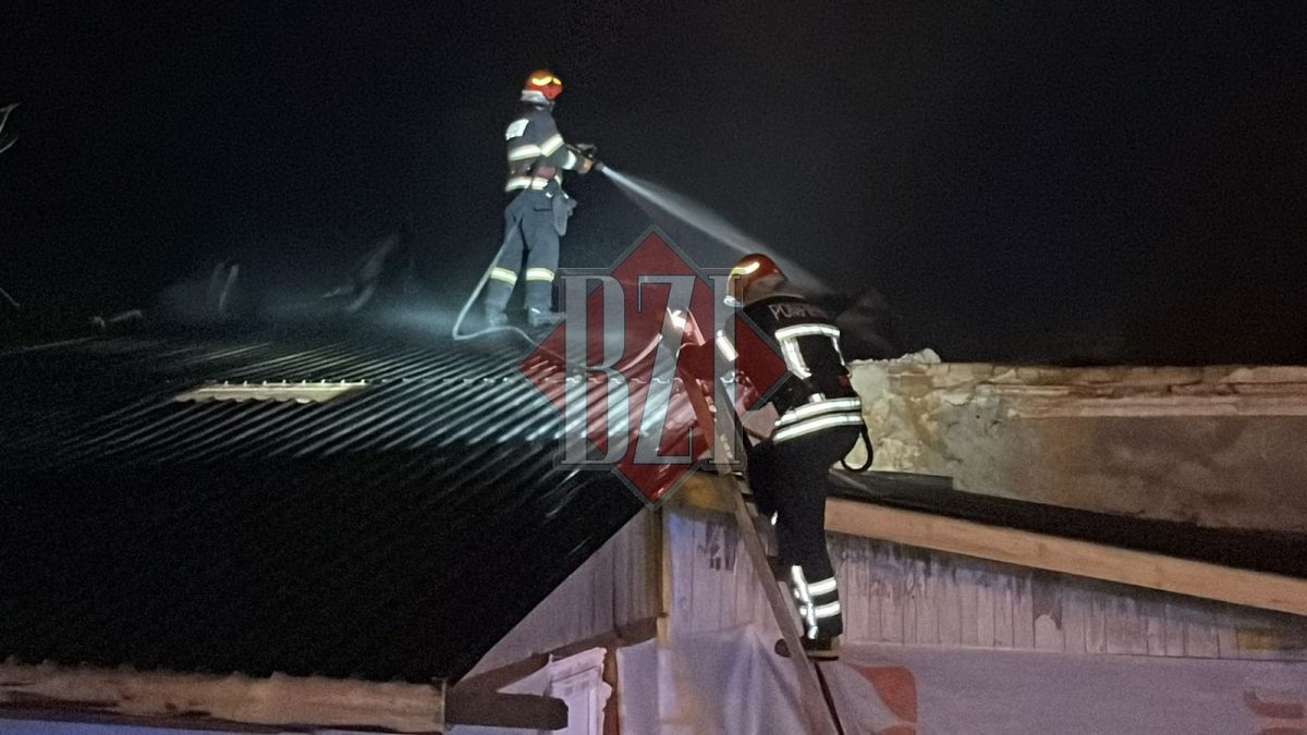Incendiu în municipiul Iași. O casă dezafectată a fost cuprinsă de flăcări – FOTO/VIDEO