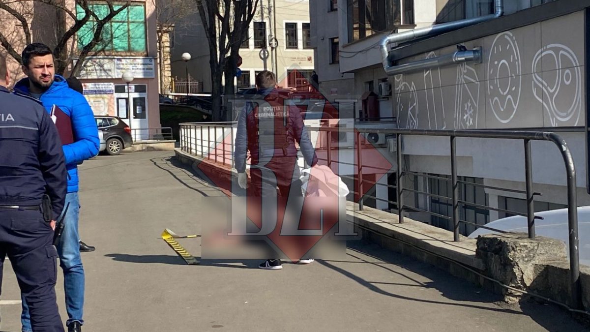 Incident pe bulevardul Independenţei. Un bărbat a căzut secerat la pământ. Medicii au constatat decesul – FOTO