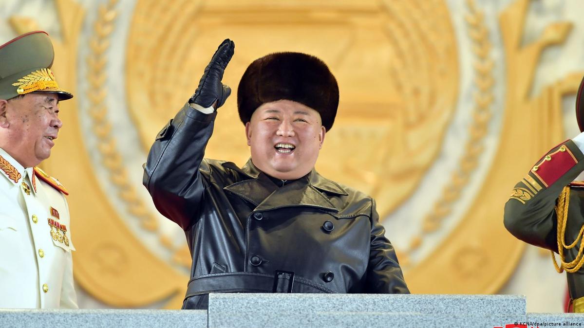 Liderul nord-coreean Kim Jong Un a ordonat armatei sale intensificarea manevrelor militare pentru un ‘războiul adevărat’
