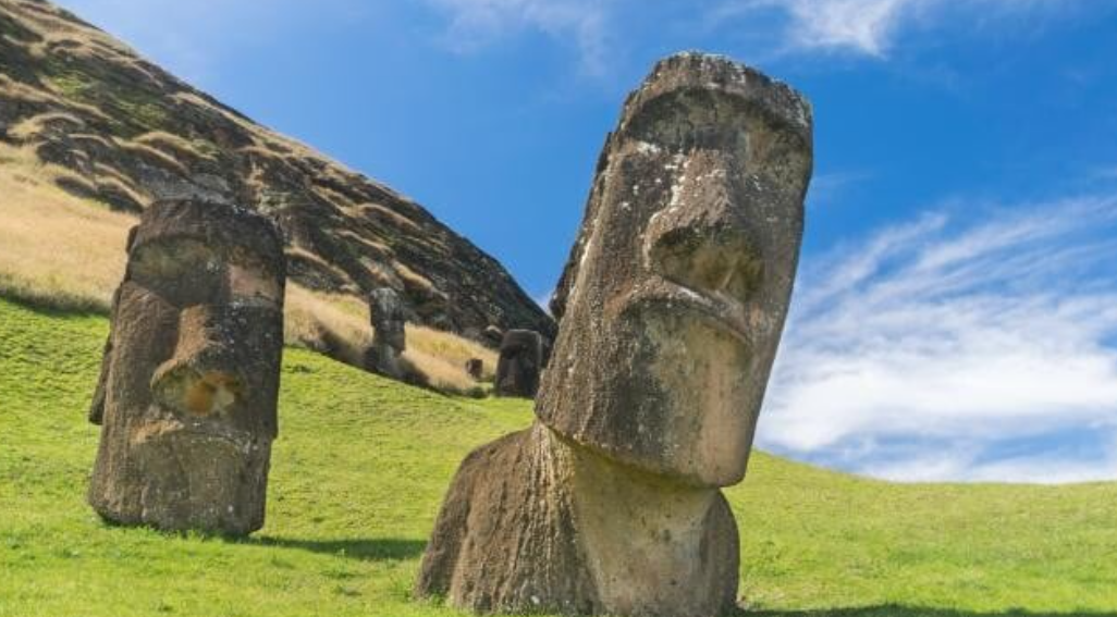 A fost descoperit un nou Moai pe Insula Paştelui. „Nici o fiinţă umană nu ar fi putut să lase statuia acolo”