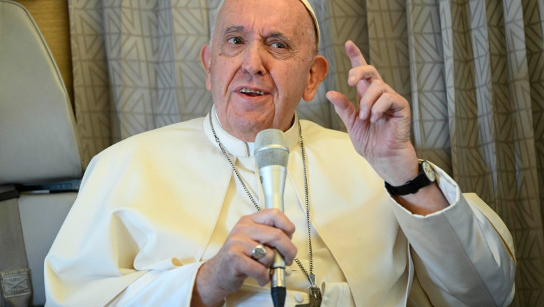 Papa Francisc atrage atenția asupra nedreptăților cu care se confruntă femeia: „Eşti plătită mai puţin pentru că eşti femeie. Apoi, dacă te văd însărcinată, îţi iau locul de muncă”
