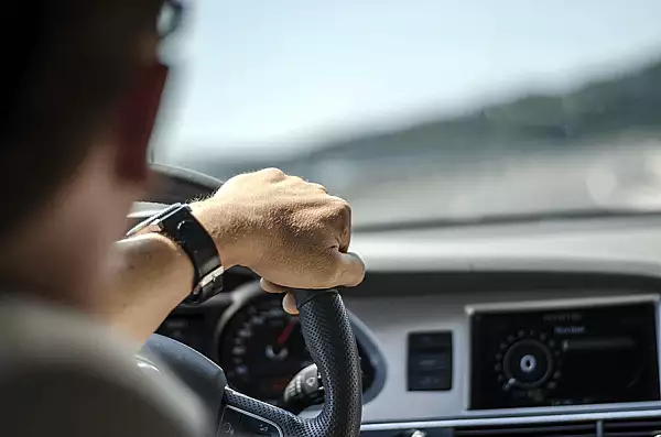 Modificări importante în codurile rutiere: Adolescenții ar urma să primească permisul de conducere la 17 ani