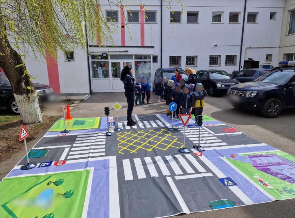 Polițiștii ieșeni au organizat o activitate informativ – preventivă la o grădiniță din Iași