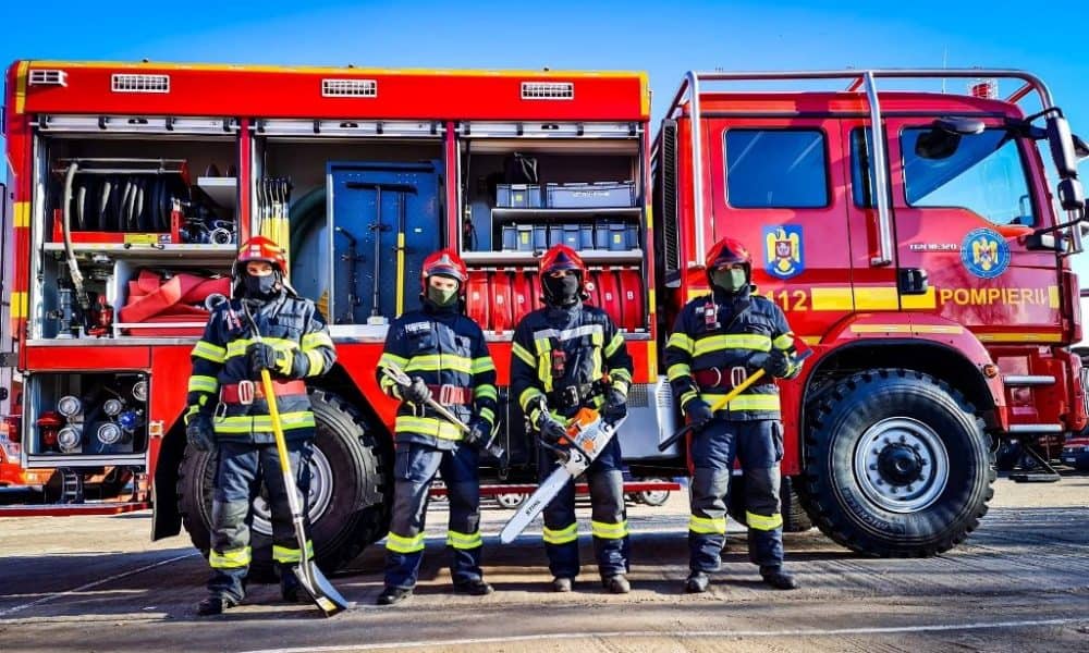 Incendiu la o casă din Schitu Duca. Pompierii intervin