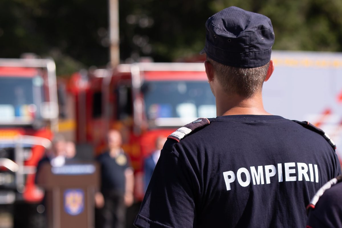 Incendiu de vegetație uscată în județul Iași. Pompierii intervin de urgență