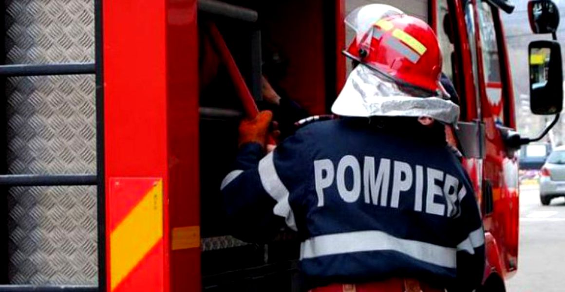 Incendiu la groapa de gunoi din comuna Țuțora. Pompierii intervin la fața locului