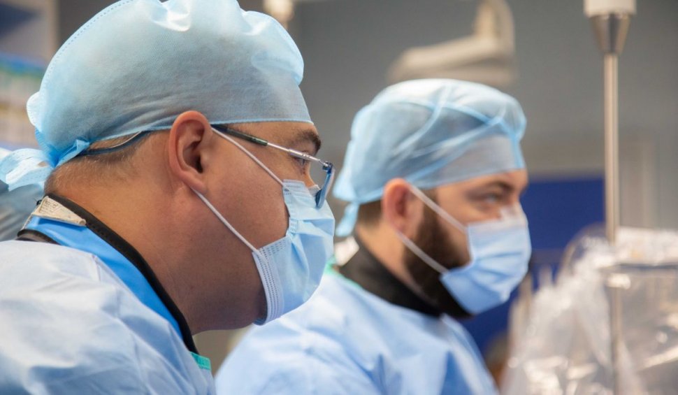 Un pacient în vârstă de 89 de ani cu o proteză aortică degenerată a fost tratat prin implantarea unei proteze autoexpandabile noi în proteza existentă