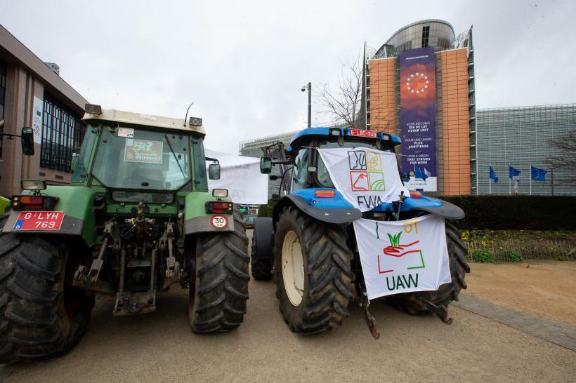 Protest de amploare la Bruxelles. Fermierii se opun limitării emisiilor de azot