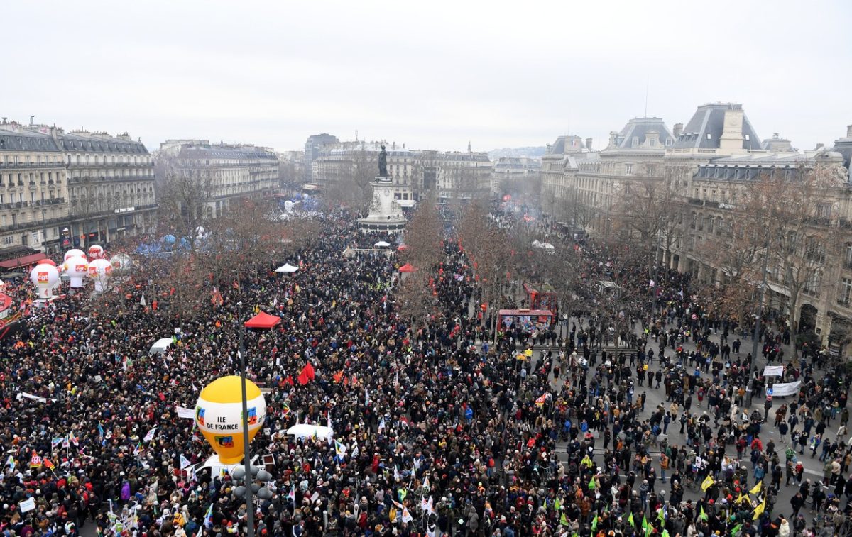 Protestele continuă în Franța. Tulburări sociale tot mai mari pe străzile Parisului – VIDEO