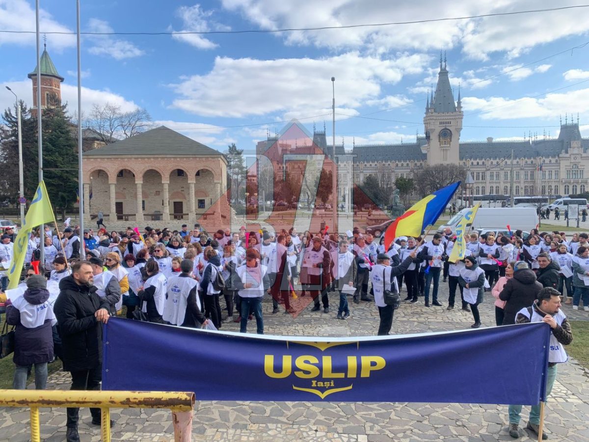 Sute de angajați din sistemul educațional au ieșit în stradă, la Iași. Nemulțumiri fără precedent – FOTO, VIDEO