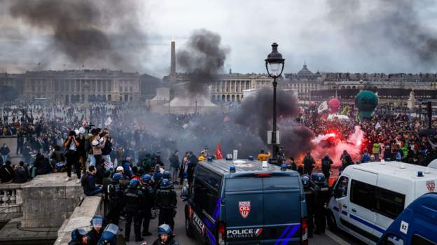 Violențe pe străzile din Paris, din cauza reformei pensiilor