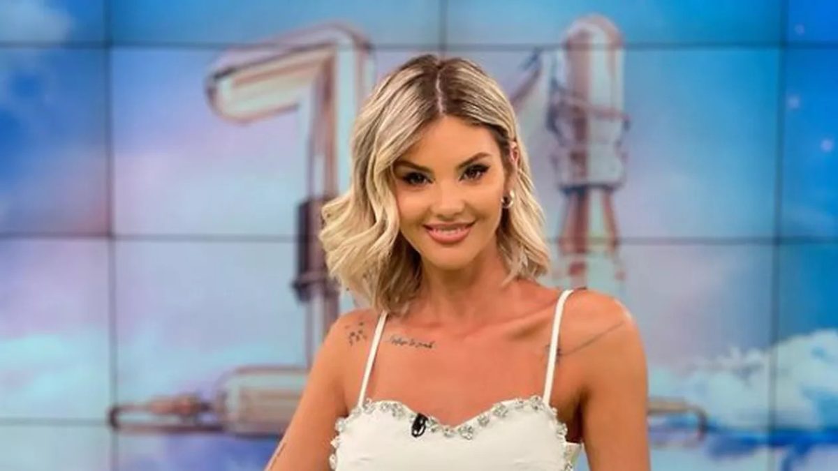 Ramona Olaru a fost luată prin surprindere de bărbatul misterios din viața ei. Ce cadou a primit cu o zi înainte de 8 martie