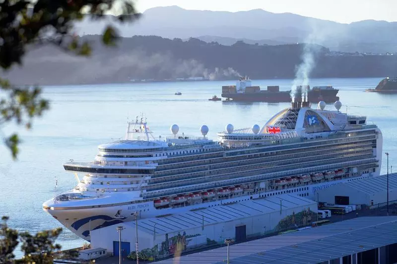 Sute de î​mbolnăviri misterioase la bordul luxoasei nave de croazieră Ruby Princess