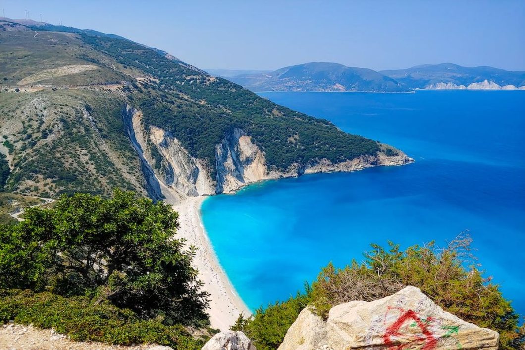 Scrie in Google ”sejur Kefalonia” si apasa butonul ”Search”. Priveste si convinge-te de ce e destinatia ideala