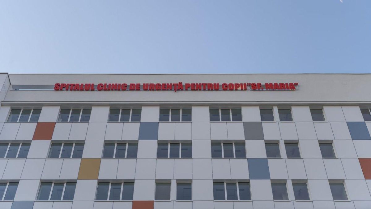 Un copil de 6 ani din Suceava, internat de urgență la Spitalul Sf. Maria din Iași. A fost diagnosticat cu encefalită