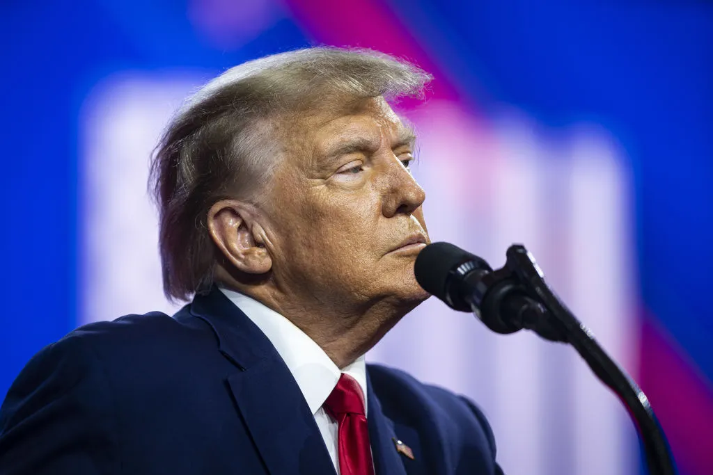 Trump este invitat să depună mărturie, în cadrul unei anchete cu privire la banii cu care ar fi fost cumpărată tăcerea unei actrițe de filme pentru adulţi