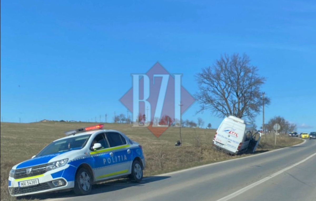 Accident în județul Iași. Un microbuz de transport persoane a ieșit de pe carosabil la Vânători – EXCLUSIV