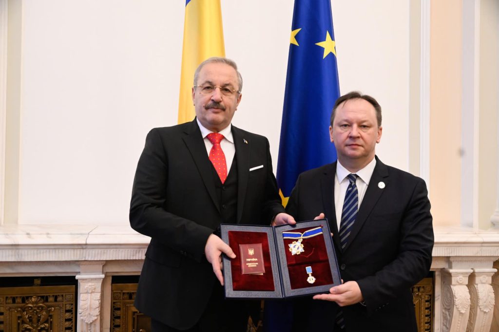 Vasile Dîncu a fost premiat de Ucraina. El a demisionat după declarațiile privind negocierile cu Rusia