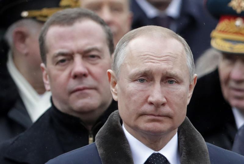 Medvedev, reacție după ce a fost emis un mandat de arestare pe numele lui Putin: „Să fie folosită această hârtie pe post de hârtie igienică”
