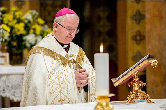 Arhiepiscopul romano-catolic de București: „Europa de Vest a întors spatele creștinismului, UE impune popoarelor un sistem de valori fără Dumnezeu”