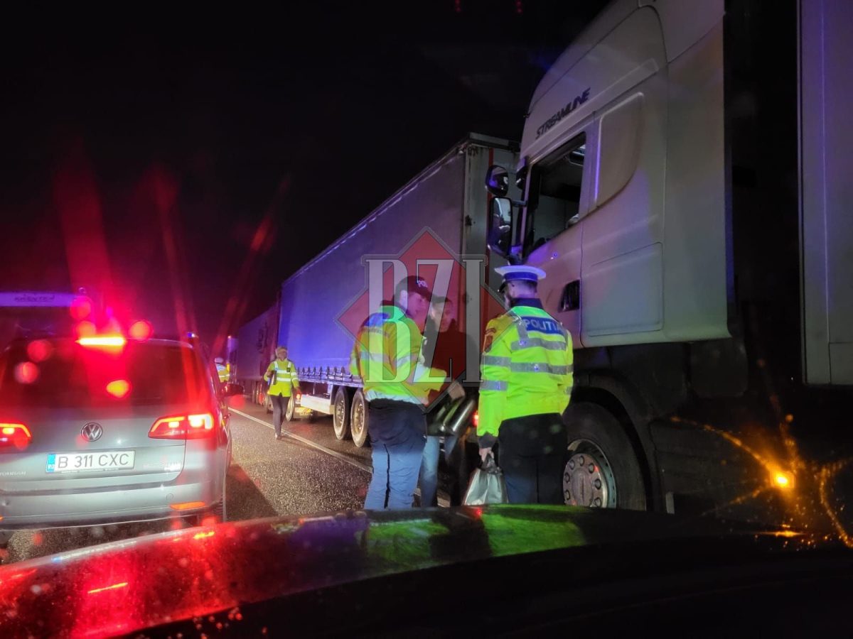 Centura Bacăului, închisă. Sute de TIR-uri sunt trase pe dreapta, iar polițiștii împart ceai oamenilor