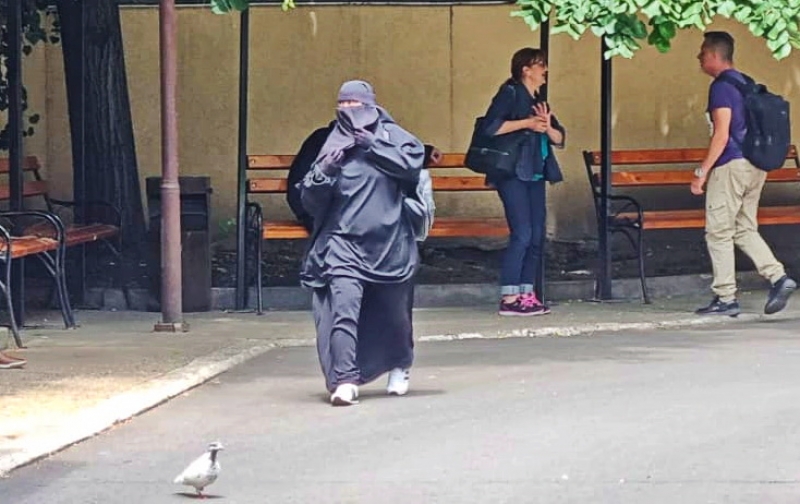 Singura femeie terorist din România a fost trimisă în judecată. Este și recidivistă