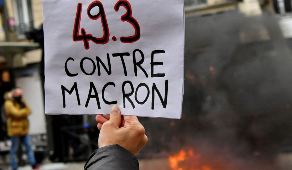 Franța, cuprinsă de flăcările protestelor în timp ce președintele Macron se află în China – VIDEO