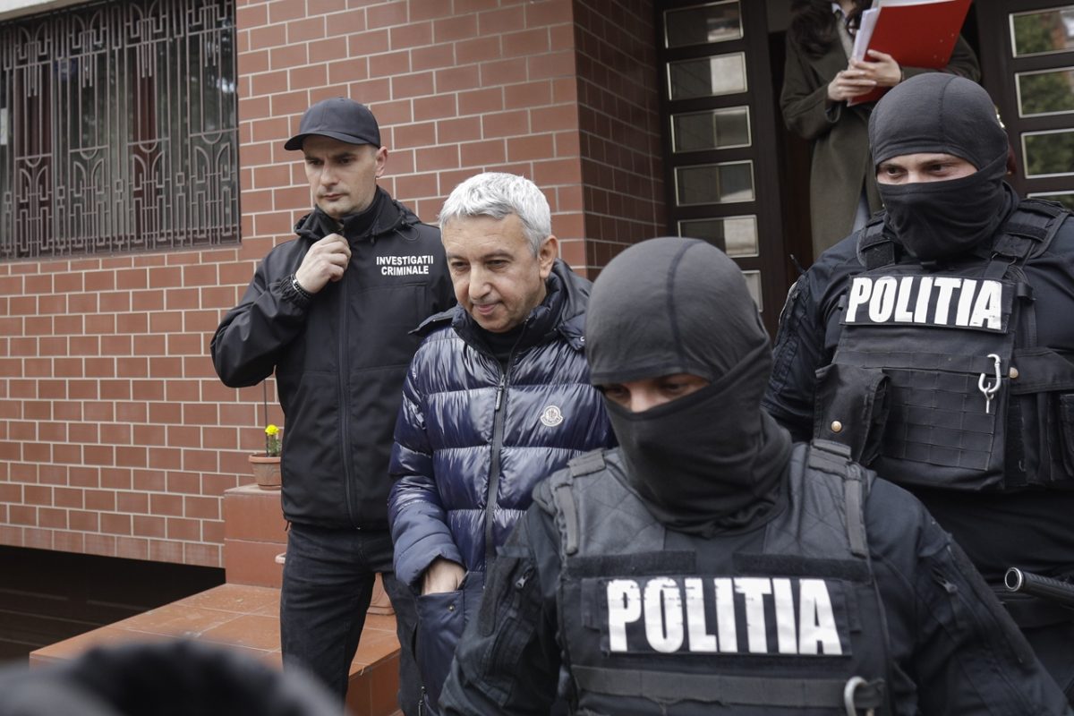 Acuzații grave pentru Dan Diaconescu. A fost reținut de Poliție, după ce a fost filmat făcând sex cu minore și mai apoi șantajat