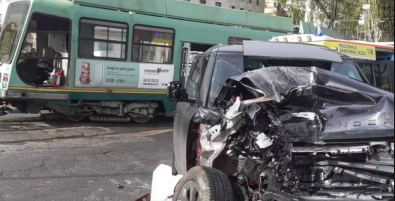Ciro Immobile, atacantul lui Lazio, implicat într-un accident violent. Mașina, în care se aflau fiicele lui a fost izbită de tramvai