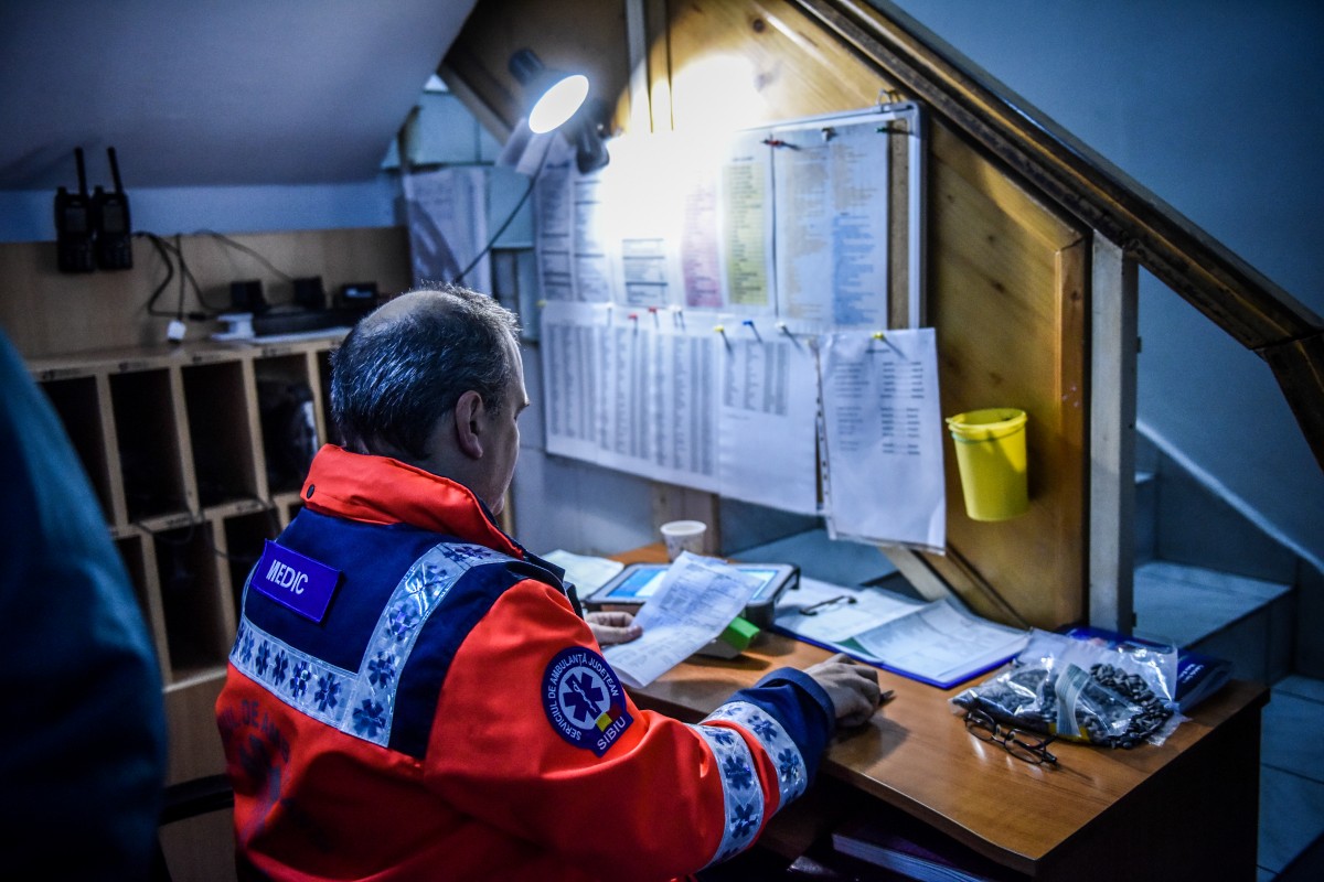 Ce salariu are un medic de pe ambulanță, în România