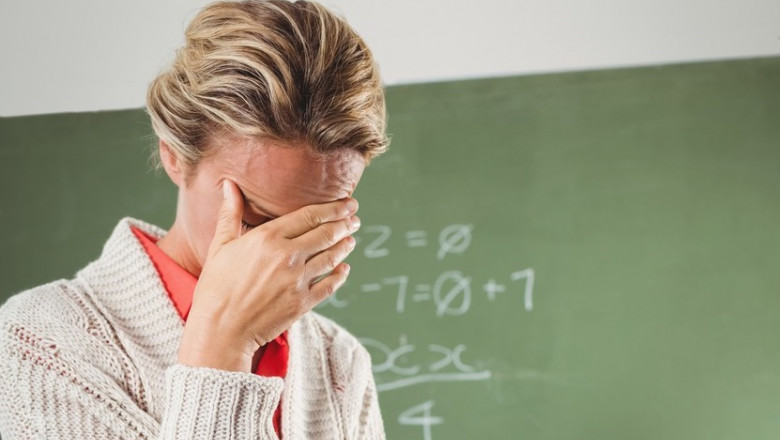 Profesoară batjocorită și hărţuită sexual de elevi de 13 ani, chiar în timpul orei