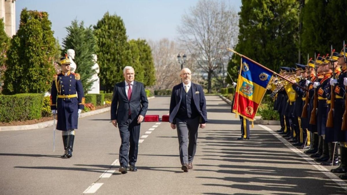 Ministrul Apărării Angel Tîlvăr a garantat sprijin nelimitat al României pentru Ucraina