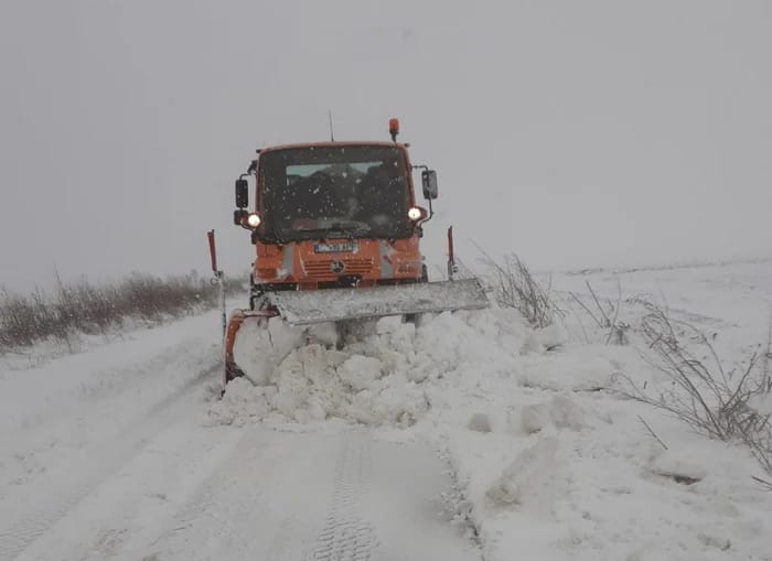 În această după-amiază a fost reluat traficul pe mai multe porţiuni de drum din judeţele Neamț și Suceava. Care sunt acestea
