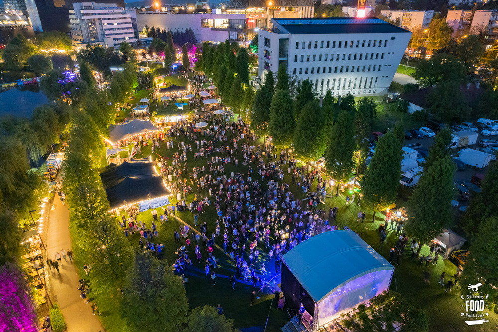 Concerte live și delicii culinare din toate colțurile lumii, la Street FOOD Festival din Iulius Parc. Vineri – Mihail, sâmbătă – Robin & The Backstabbers, duminică – Bogdan Simion Mihai & Lăutarii de Mătase