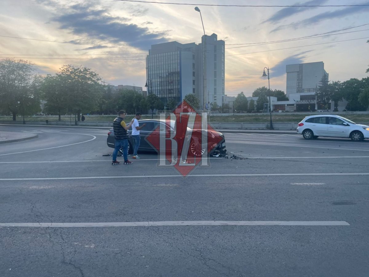 Accident rutier în municipiul Iași! Un autobuz și un autoturism au intrat în coliziune