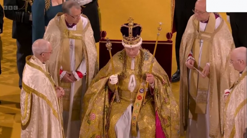 Charles al III-lea a fost încoronat rege – LIVE VIDEO