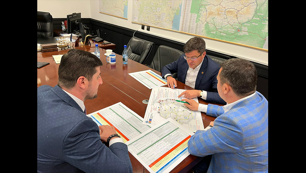 Discuții despre evaluarea stadiului proiectelor de infrastructură din regiunea Moldovei