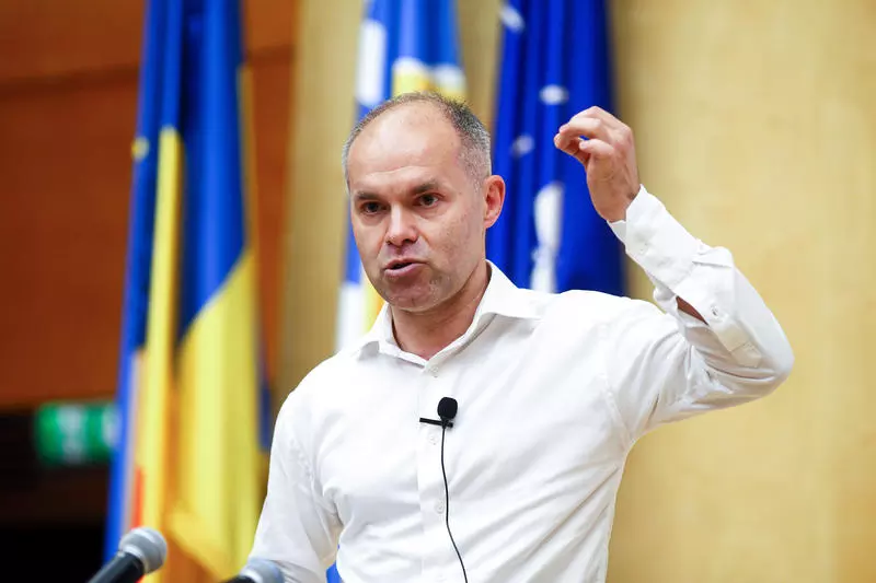 Fostul ministru al Educaţiei, Daniel Funeriu, l-a criticat luni pe președintele Klaus Iohannis pentru situația din educație