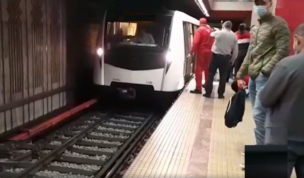 O femeie din București s-a aruncat în faţa metroului