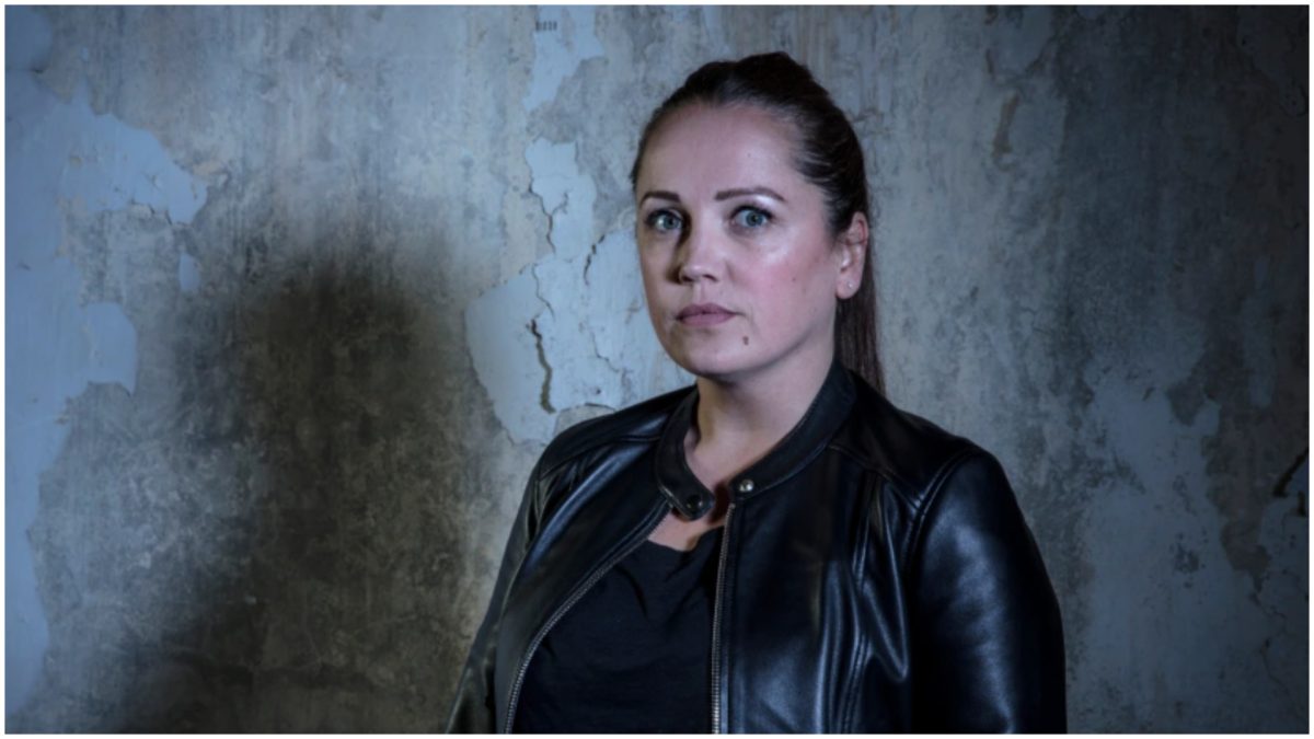 Povestea polițistei britanice care a lucrat sub acoperire într-o școală pentru a prinde un pedofil. Danni Brooke: „M-a apucat de gât și m-a trântit jos”