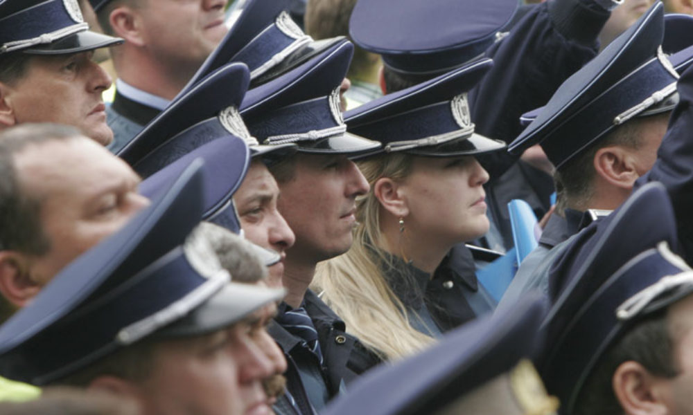 Revolta „specialilor” României: mii de poliţişti nu vor să fie ca toți românii și ameninţă cu demisia dacă vor fi nevoiţi să iasă la pensie la 65 de ani