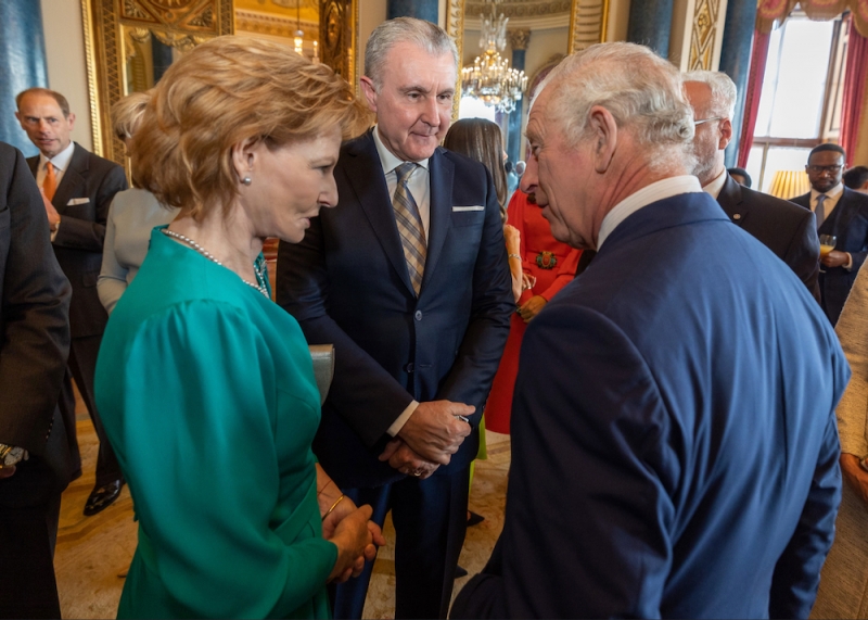 Principesa Margareta a discutat cu Regele Charles la recepția de la Palatul Buckingham. Mesajul Custodelui Coroanei – VIDEO