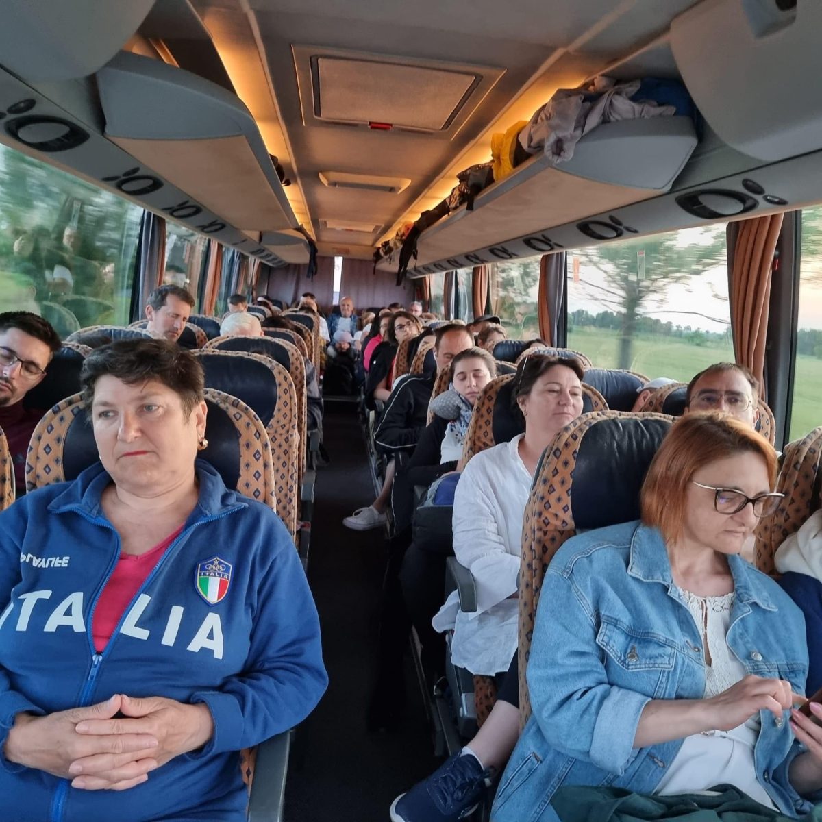Profesorii din Iași, în drum spre protestul de la București! – FOTO